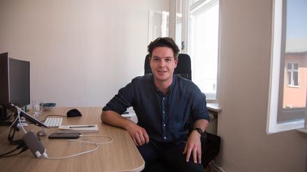 Gründer Constantin Weiss von Fixkraft in seinem Büro in Berlin am 19.07.2022.