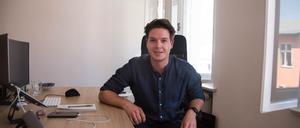 Gründer Constantin Weiss von Fixkraft in seinem Büro in Berlin am 19.07.2022.