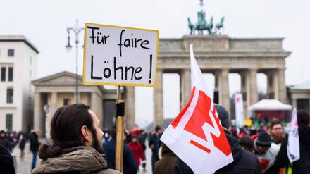 Bei einem Warnstreik des öffentlichen Dienstes in Berlin beteiligten sich 2019 auch Mitglieder der Gewerkschaft Erziehung und Wissenschaft.