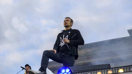 Swjatoslaw Wakartschuk bei einem Benefiz-Konzert am Brandenburger Tor.