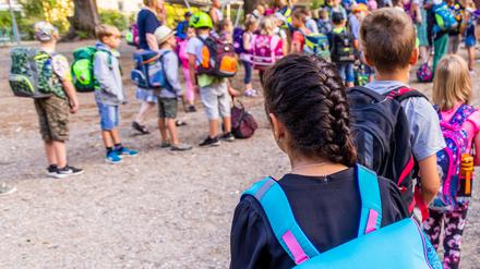 Über 1000 Widersprüche: Für manche Schüler:innen heißt es bei der Grundschulplatzvergabe etwas länger anstehen. 