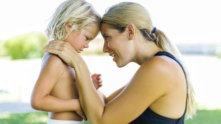 Auf Augenhöhe. Sieben Schritte zur Erziehung ohne Kontrolle. Viele Eltern haben verinnerlicht, dass ihre Kinder immer tun müssen, was sie sagen. Das macht alle Beteiligten unglücklich. Doch es geht auch anders.