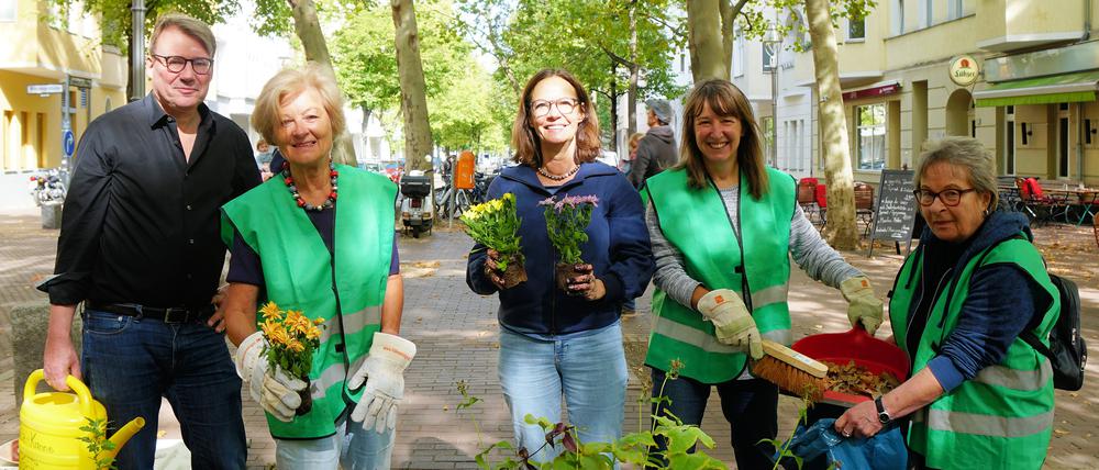 Noch grüner wird’s. Bei unserer Aktion Gemeinsame Sache engagierten sich in Charlottenburg-Wilmersdorf schon Aktive vom Verein Miteinander im Kiez am Leon-Jessel-Platz.