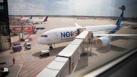 Die Boeing 787 Dreamliner von der norwegischen Fluggesellschaft Norse kurz vor ihrem ersten Linienflug von Berlin nach New York am 17.08.2022.
