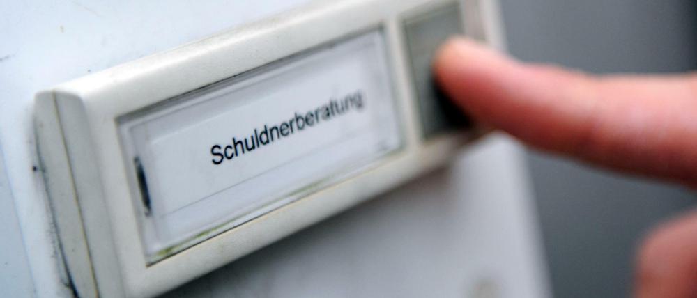 Wer bei der Schuldnerberatung klingelt, ist oft verzweifelt. Die Armut in Berlin könnte durch die aktuellen Preissteigerungen noch größer werden.