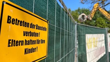 Das neue Therapiezentrum wird auf dem Gelände des Jugendausbildungszentrums gebaut: Die Alt-Gebäude werden bereits abgerissen.