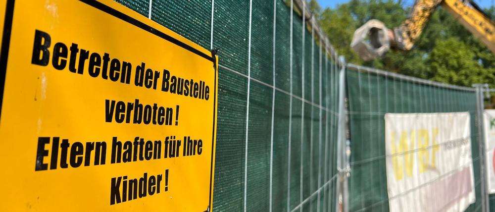 Das neue Therapiezentrum wird auf dem Gelände des Jugendausbildungszentrums gebaut: Die Alt-Gebäude werden bereits abgerissen.