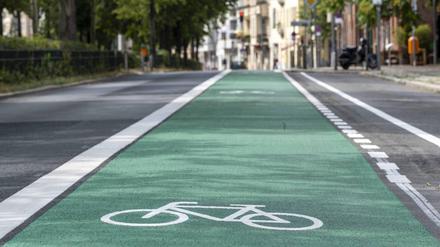 Ikonisch: grüner Pop-Up-Radweg in Berlin.
