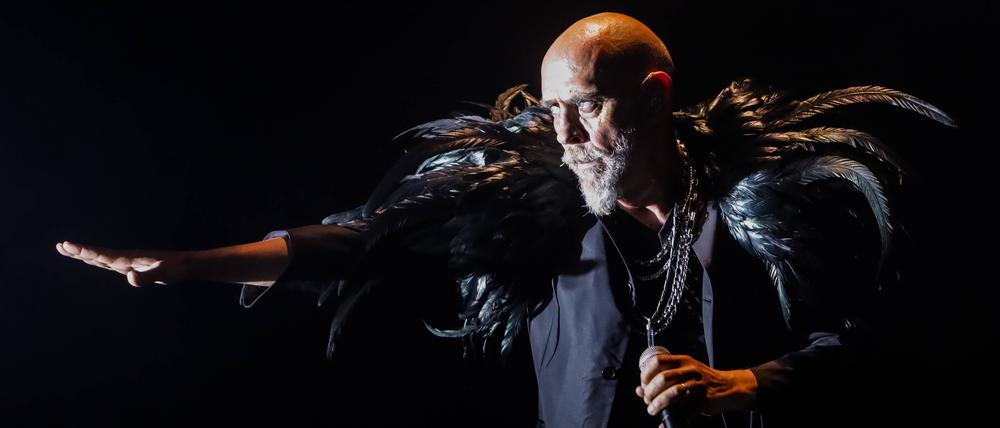 Gewohnt duster: „Bauhaus“-Frontmann Peter Murphy