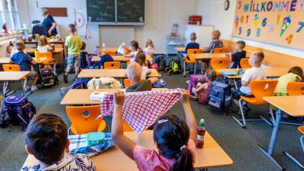 Bundesweit nehmen die Schulen Stück für Stück wieder den Betrieb auf. Bisher maskenlos. 