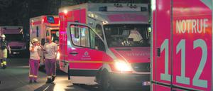 Rettungswagen auf der Sonnenallee in Neukölln.