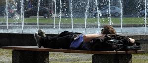 Alle drei Minuten wechselt die Wasser-Choreografie. Großstadtentspannung auf dem Ernst-Reuter-Platz.