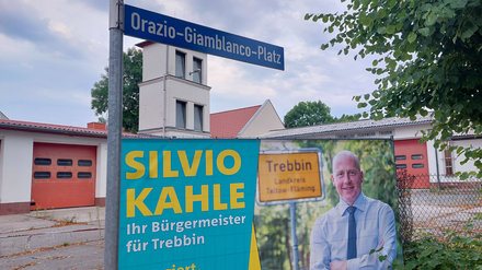 1996 wurde Orazio Giamblanco von Jan W. fast totgeschlagen, Silvio Kahle gehörte zu den Kumpanen des Täters. Nun macht er Wahlwerbung am damaligen Ort des Geschehens. 