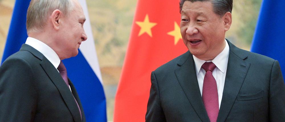 Wladimir Putin und sein chinesischer Amtskollege Xi Jinping während eines Treffens im Staatlichen Gästehaus Diaoyutai Anfang Februar.