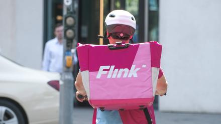 Der Lieferdienst Flink bringt Lebensmittel und andere Produkte in wenigen Minuten zur Haustür.