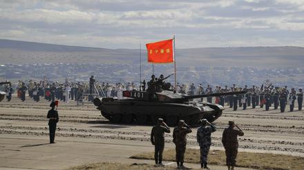 Ein chinesischer Panzer nimmt an einer Parade in Ostsibirien teil (Symbolfoto).