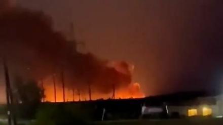 Videos auf Twitter zeigen Explosionen und Brände mutmaßlich nahe der russischen Stadt Belgorod. 