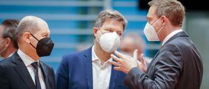 Bundesfinanzminister Christian Lindner (r.) will das Hilfspaket der Regierung gemeinsam mit Wirtschaftsminister Robert Habeck vorstellen.