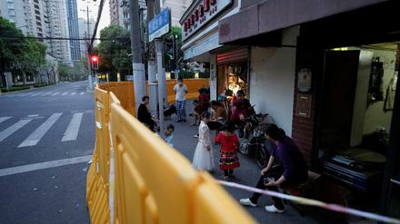 Hinter der Mauer: Shanghai wird in abgeschottete Wohnkomplexe unterteilt.