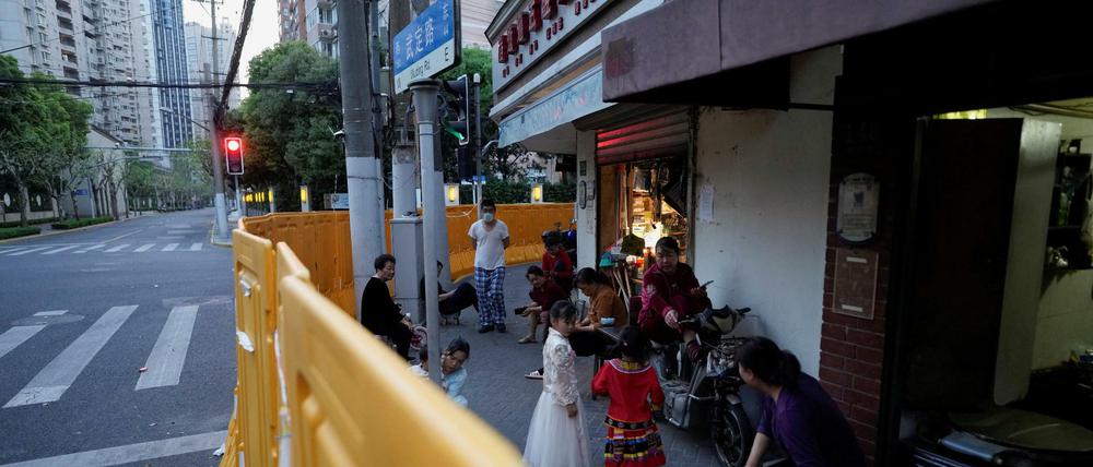 Hinter der Mauer: Shanghai wird in abgeschottete Wohnkomplexe unterteilt.