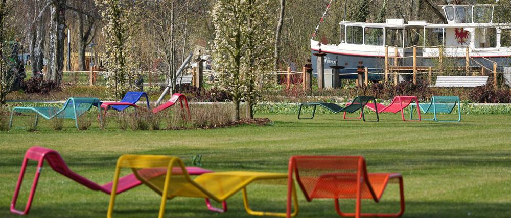 Das Cocktailschiff "BEEThoven" steht auf dem Gelände der Brandenburgischen Landesgartenschau (Laga).