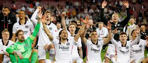 Eintracht Frankfurt hat überraschend den FC Barcelona in der Europa League ausgeschaltet und damit das Halbfinale erreicht.