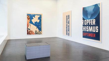 Blick in Leon Kahanes Ausstellung in der Galerie Nagel Draxler