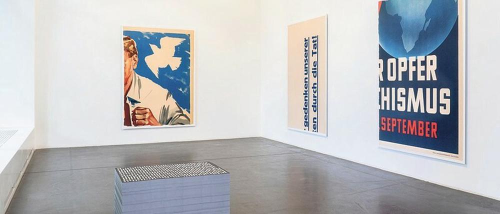 Blick in Leon Kahanes Ausstellung in der Galerie Nagel Draxler