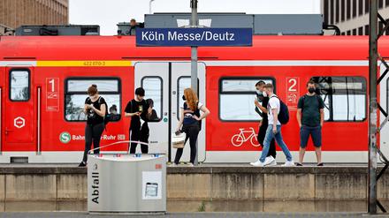 DB-Vorstandsmitglied Michael Peterson spricht von einer Zumutung für Mitarbeiter und Fahrgäste.