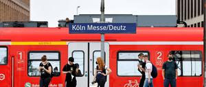 DB-Vorstandsmitglied Michael Peterson spricht von einer Zumutung für Mitarbeiter und Fahrgäste.