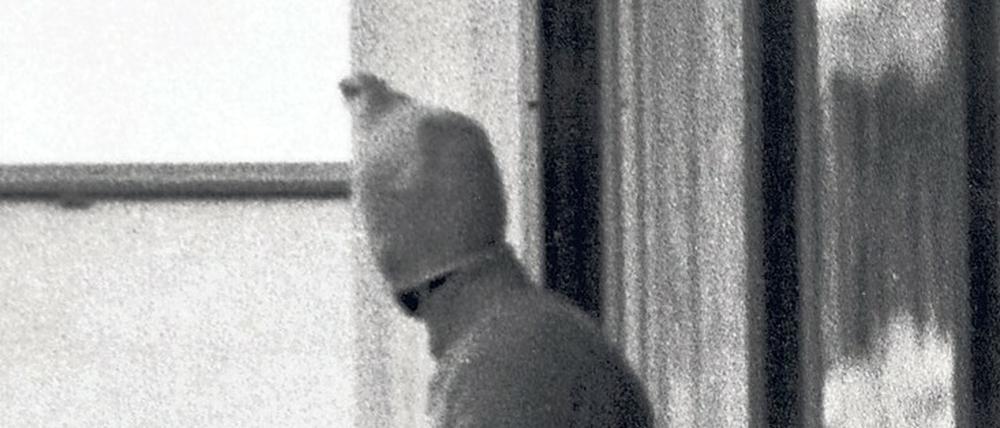 München 1972. Einer der Terroristen im israelischen Quartier.