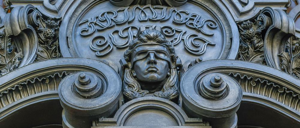 Im Februar 2022 war der Angeklagte Tilo P. wegen der Tat zu einem Jahr und sechs Monaten Haft auf Bewährung verurteilt worden. Dagegen hat die Generalstaatsanwaltschaft Berufung eingelegt.
