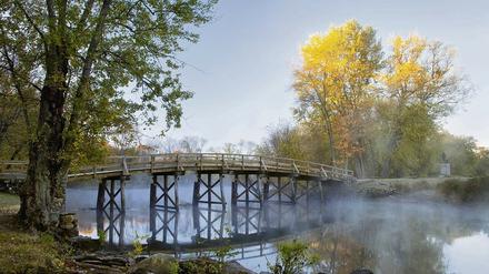 Wo sich Emerson einst erging. Die Old North Bridge über den Concord River in Concord, Massachusetts.