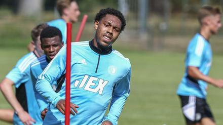 Jean-Paul Boëtius hielt sich zuletzt bei Feyenoord fit.