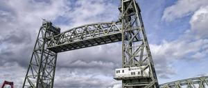 Standhaft. die historische Hebebrücke Koningshavenbrug, im Volksmund De Hef genannt.