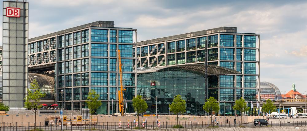 Am Hauptbahnhof entsteht für die Linie zunächst nur ein provisorischer Bahnsteig außerhalb des Gebäudes.
