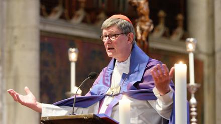 Kardinal Rainer Maria Woelki spricht ein Weihegebet für Russland und die Ukraine im Kölner Dom. 