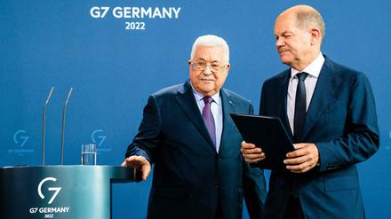 Palästinenserpräsident Mahmud Abbas (l.) traf Bundeskanzler Olaf Scholz.