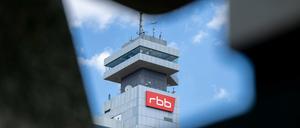 Innerhalb des Rundfunk Berlin-Brandenburg (RBB) waren offenbar einige der Luxus-Vorwürfe gegen Schlesinger schon länger bekannt. 