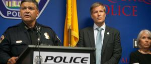 Albuquerques Polizeichef Harold Medina (l.) neben Bürgermeister Tim Keller