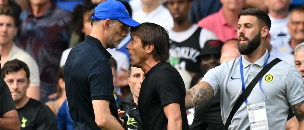 Vorbildlich, wie sich Thomas Tuchel (l.) und Antonio Conte beim Händedruck in die Augen schauen.