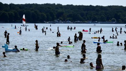 Bei Temperaturen über 30 Grad ein perfekter Ort: der Wannsee im Westen Berlins. 