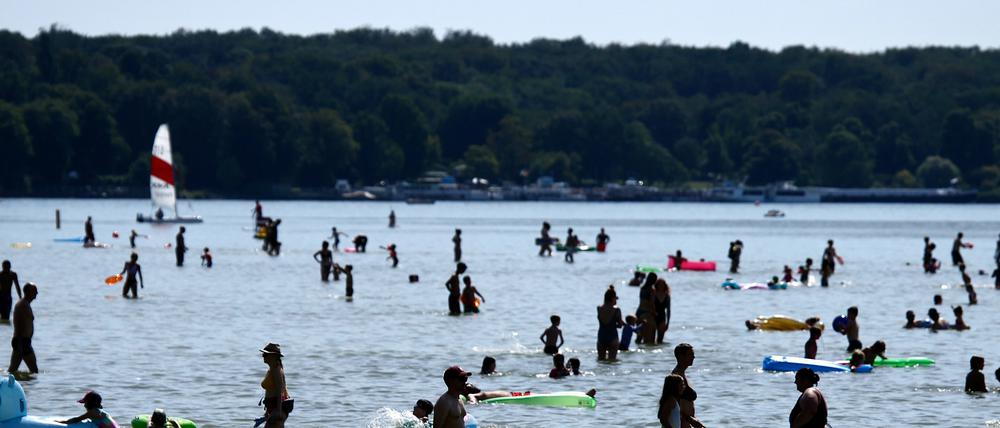 Bei Temperaturen über 30 Grad ein perfekter Ort: der Wannsee im Westen Berlins. 