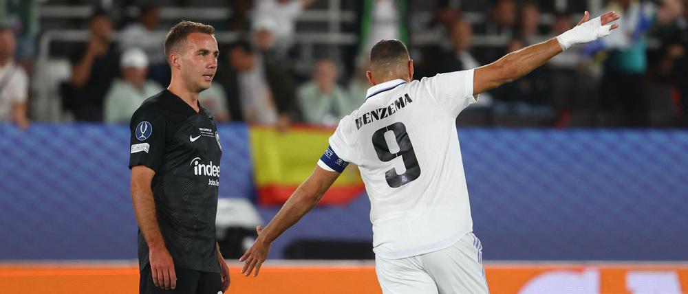 Frankfurts Götze muss Madrids Benzema beim Jubeln zuschauen.
