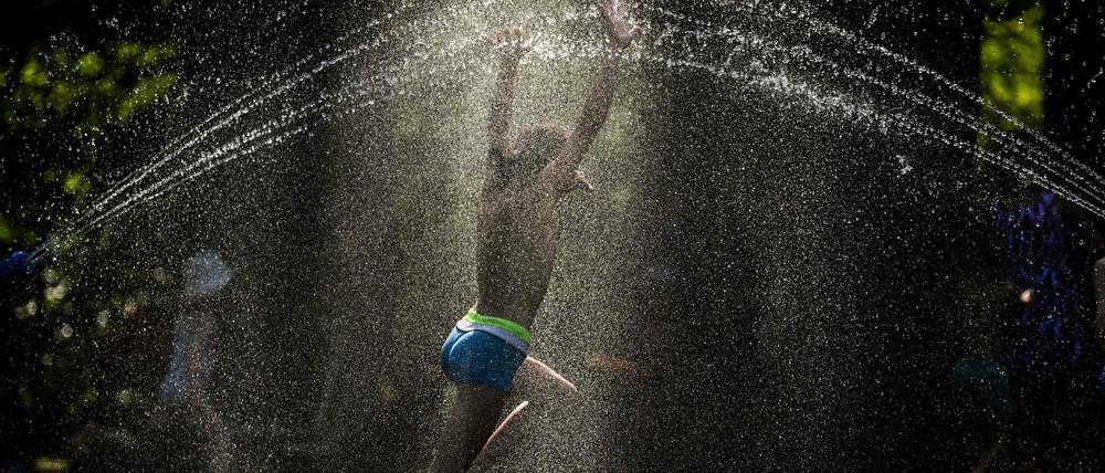 Nach dem Ärger auf dem Wasserspielplatz wandte sich die Frau an die Ombudsstelle und klagt nun gegen den Bezirk.