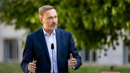 Bundesfinanzminister Christian Lindner steht für seine Entlastungsmaßnahmen in der Kritik. 