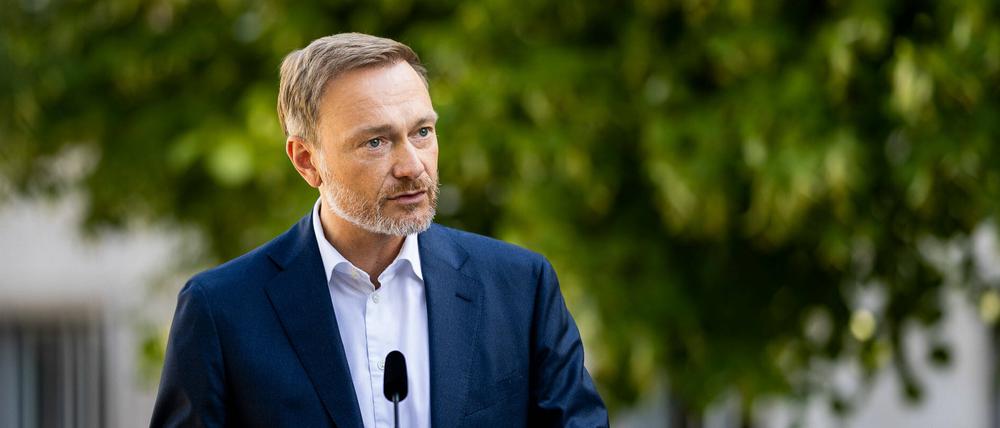 Bundesfinanzminister Christian Lindner steht für seine Entlastungsmaßnahmen in der Kritik.
