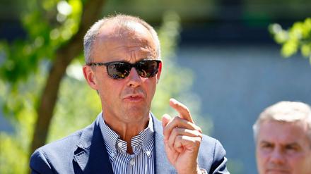 Oppositionsführer Friedrich Merz kritisiert die Entlastungspolitik der Regierung. 