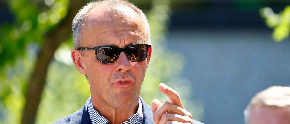 Oppositionsführer Friedrich Merz kritisiert die Entlastungspolitik der Regierung. 