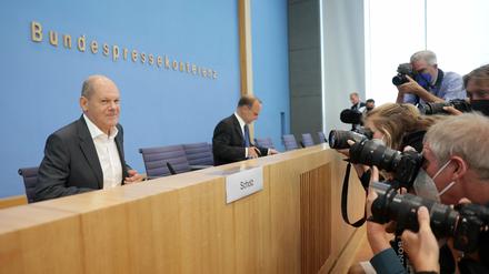 Bundeskanzler Olaf Scholz nimmt an einer Sommer-Pressekonferenz in Berlin, Deutschland, 11. August 2022, teil.